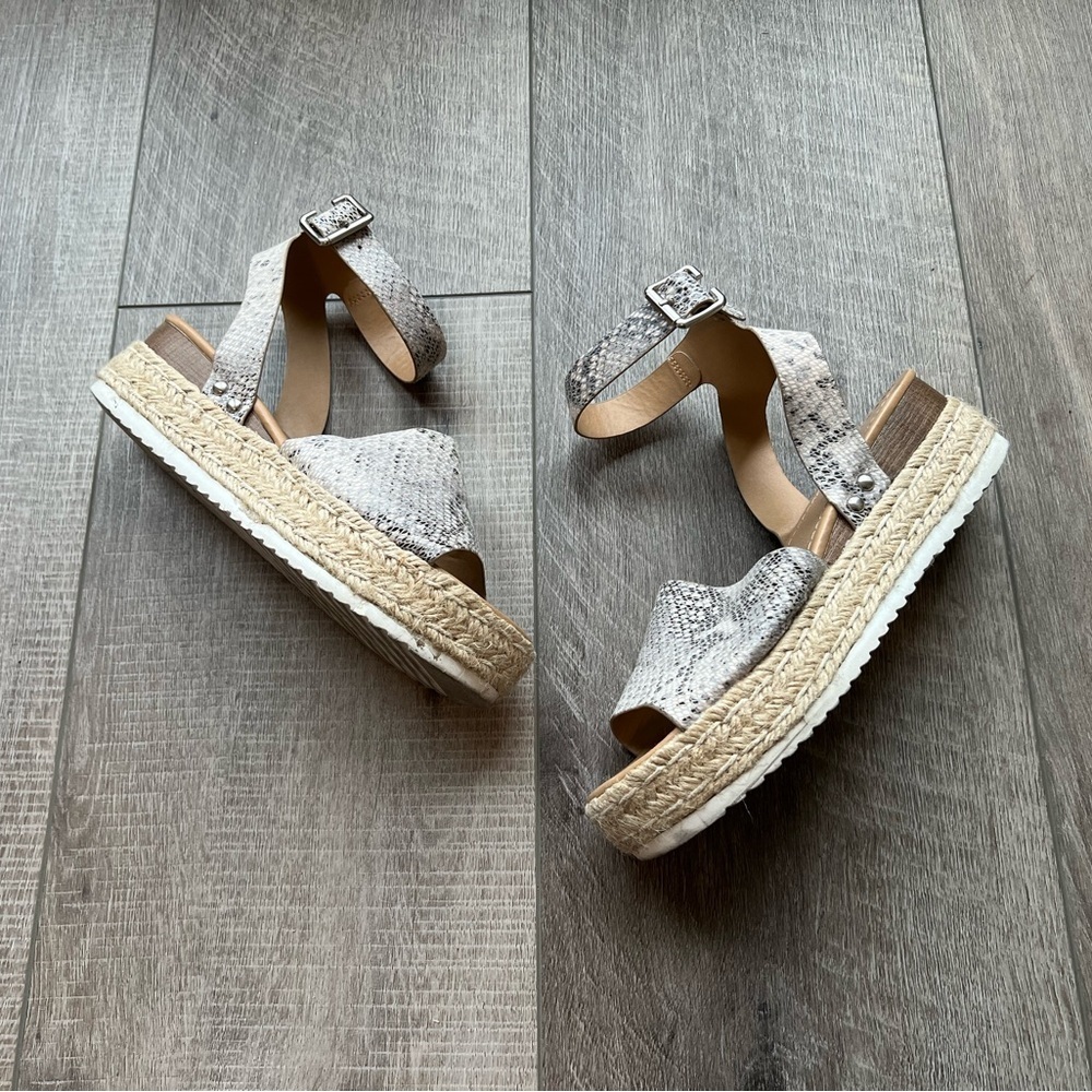 Soda Topic Flatform Sandals in Python Size 8 - Picture 1 of 8